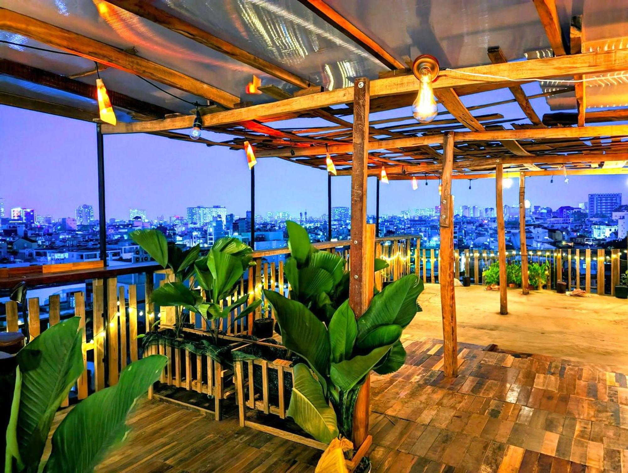 The Gk House Hostel, Ecolliving, Central City, Natural Wooden, Chill View Rooftop, Restaurant And Cocktail Bar Ho Chi Minh-Byen Eksteriør billede